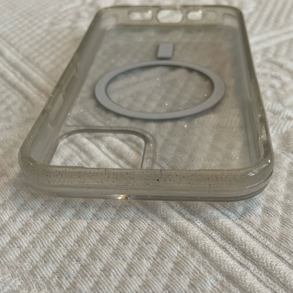 OtterBox iPhone 12 Symmetry Series+ Clear Glitter Case with MagSafe - Picture 8 of 11